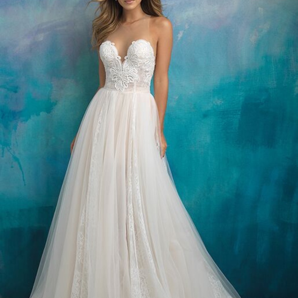 Allure wedding dress - 9505